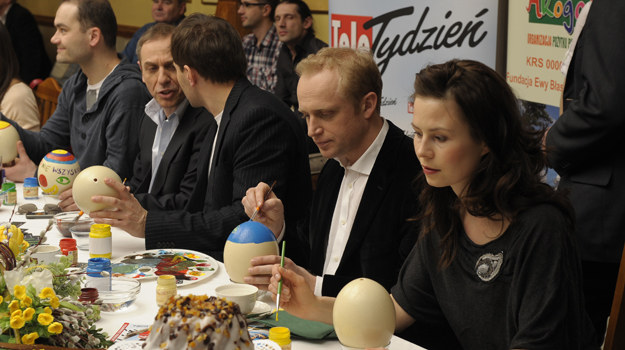 Jaj malowanie, gwiazd świętowanie W restauracji Piotra Adamczyka zebrało się mnóstwo gwiazd telewizji / /AKPA