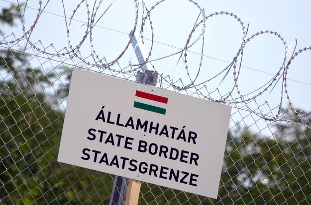 Węgry na swojej granicy postawiły ogrodzenie, nie chcą imigrantów /AFP