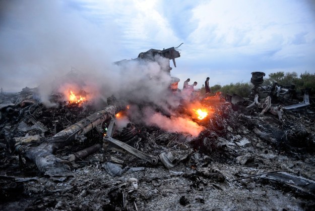 Zestrzelony boeing: Odnaleziono część wyrzutni rakietowej Buk Wrak zestrzelonego boeinga / ALYONA ZYKINA /PAP/EPA