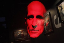   Wystawa, która miała miejsce w Teatrze IMKA, odbyła się pod przekornym tytułem "Życie nigdy się nie kończy". Złożył się na nią cykl obrazów namalowanych przez artystkę podczas ostatnich dwóch lat wspólnego życia, które spędziła z mężem w domu na wsi. Idea zorganizowania wernisażu wyszła od przyjaciela Macieja Kozłowskiego, Tomasza Karolaka, dyrektora Teatru IMKA, który był swego czasu świadkiem na jego ślubie. Podczas wernisażu wyświetlane były też fotografie aktora, pochodzące zarówno ze zbiorów prywatnych jak i planu filmowego. Obecni na wystawie przyjaciele tak wspominali Macieja Kozłowskiego.