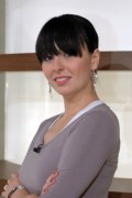 Zalotne spojrzenie spod grzywki w wykonaniu Tatiany Okupnik/fot. Marek Ulatowski