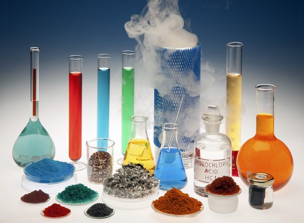 Matura 2015: Arkusze i rozwiązania z chemii dla technikum zdj. ilustracyjne /East News
