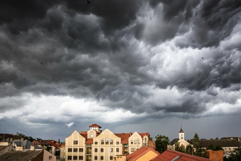 Ulewny Deszcz Burze I Grad Rozes Ano Alerty Rcb Pogoda W Interia Pl