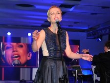 Zielińska chałturzy na urodzinach... drogerii