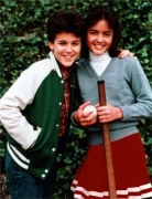 Znana jest z roli Gwendolyn "Winnie" Cooper (dziewczyny Kevina Arnolda) z serialu "Cudowne lata".