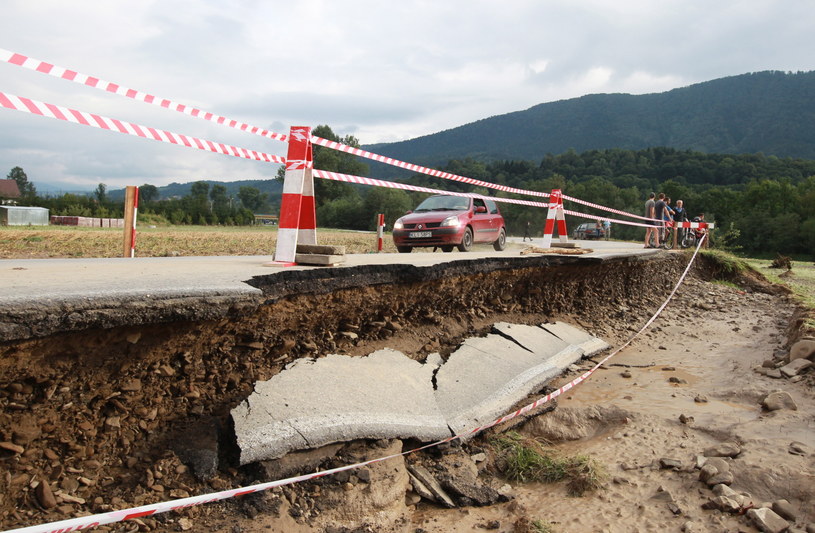 Burze z ulewami i gradobiciami nad Polską 620 interwencji straży