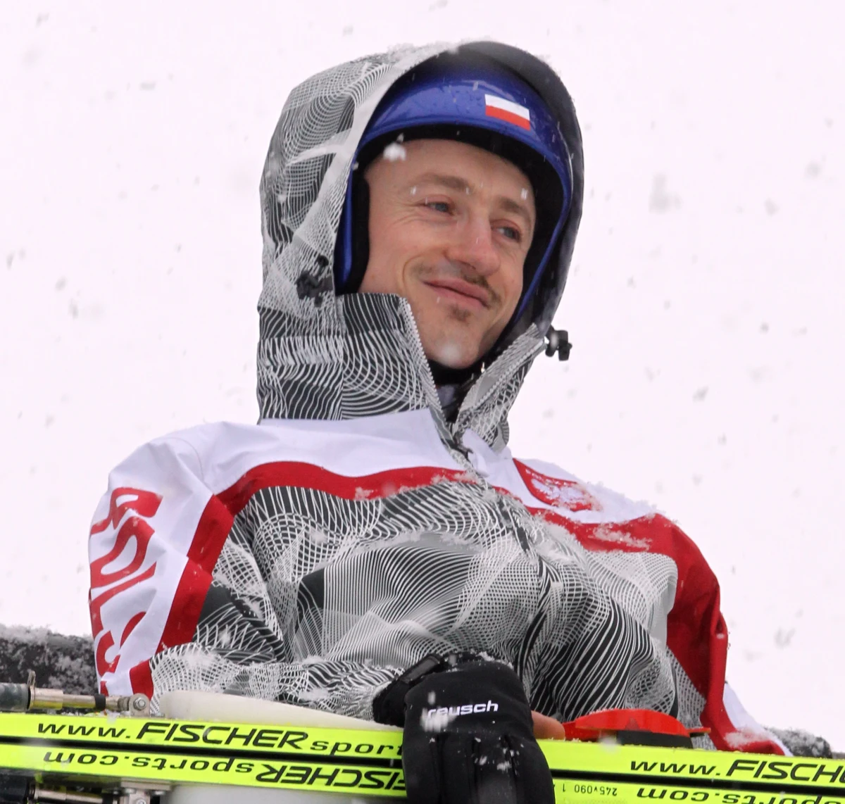 Justyna Kowalczyk niemal na pewno zdobędzie medal w biegu na 10 km techniką dowolną, a Adam Małysz zawalczy o podium na skoczni normalnej. Tak oceniają szanse polskich sportowców w pierwszych olimpijskich startach w Vancouver międzynarodowe firmy bukmacherskie.