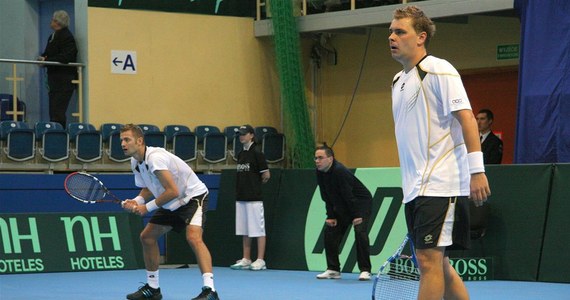 Polska prowadzi w meczu 1. rundy Grupy I Stefy Euroafrykańskiej z Finlandią 2:1. W sobotę swój punkt dla biało-czerwonych zdobyli debliści Mariusz Fyrstenberg i Marcin Matkowski.