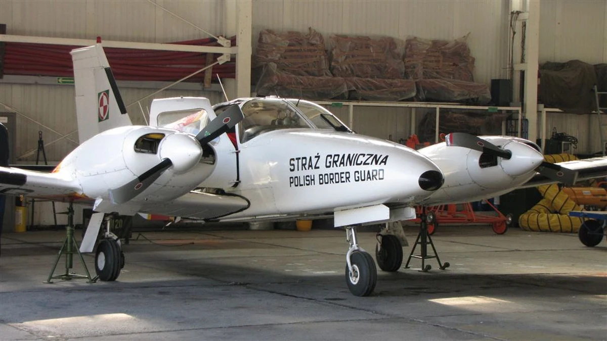 Lotnisko Rębiechowo w Gdańsku znów działa po awaryjnym lądowaniu niewielkiego samolotu straży granicznej. W maszynie doszło do usterki podwozia - lądowała "na brzuchu". Na szczęście nikomu nic się nie stało.
