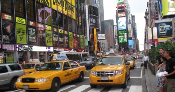 Większość nowojorskich taksówkarzy przynajmniej raz w ciągu minionych dwóch lat pobrała od pasażera wyższą opłatę, niż należało. Klienci stracili na tym łącznie ponad 8,3 mln dolarów  - powiadomiła Komisja Taksówek i Limuzyn.