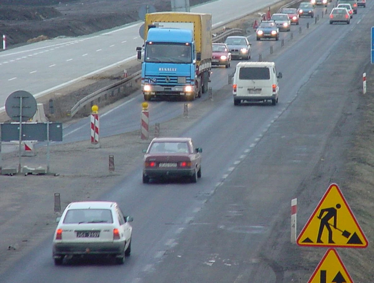 Do jednej jezdni zwężony zostanie w nocy z niedzieli na poniedziałek ponad trzykilometrowy odcinek autostrady A4 na wysokości Rudy Śląskiej. Utrudnienia związane będą z remontem wadliwego wiaduktu nad ulicą Piłsudskiego.