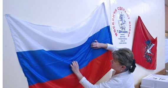 Rosyjska partia władzy, putinowska Jedna Rosja wygrywa wybory regionalne. Jednak po ostatnim skandalu w Moskwie, gdzie właściwie wszystkie mandaty zgarnęła partia władzy, nastąpiła niespodzianka. Tym razem Jedną Rosję zadowolił wynik od 40 do 70 procent poparcia w zależności od regionu Rosji.