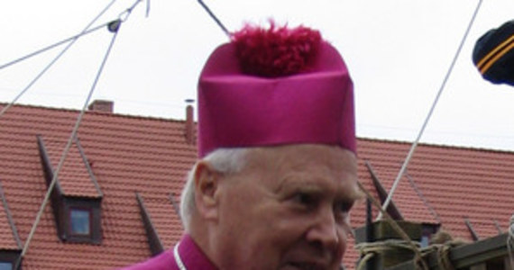Arcybiskup Tadeusz Gocłowski opuścił Uniwersyteckie Centrum Kliniczne w Gdańsku, w którym przebywał od ośmiu dni. Według lekarzy były metropolita czuje się już dobrze.