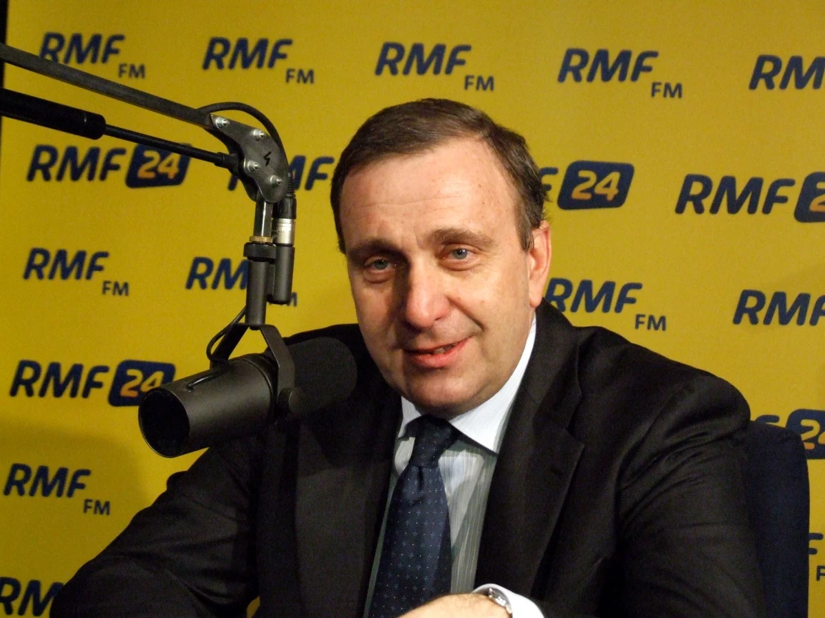 Pozycja Sikorskiego jako szefa MSZ nie jest zagrożona bez względu na wyniki, jaki osiągnie w prawyborach (…) Komorowski na czas kampanii może wziąć urlop - stwierdził w Kontrwywiadzie RMF FM Grzegorz Schetyna. Podkreślił, że obaj kandydaci są już "zadowoleni, uśmiechnięci, a Sikorski wyluzował". Zdradził, że debata odbędzie się w niedzielę o godz. 13 w Bibliotece Uniwersytetu Warszawskiego.