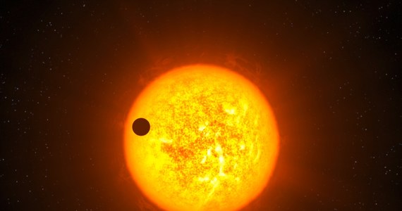 Kolejny wielki krok w badaniach planet pozasłonecznych. Międzynarodowy zespół astronomów ogłosił właśnie odkrycie planety podobnej do Jowisza, która okrąża gwiazdę o rozmiarach naszego Słońca po orbicie zbliżonej do orbity Merkurego. Cały układ znajduje się około 1500 lat świetlnych od nas, w gwiazdozbiorze Węża. Może przynieść astronomii nieocenione informacje.