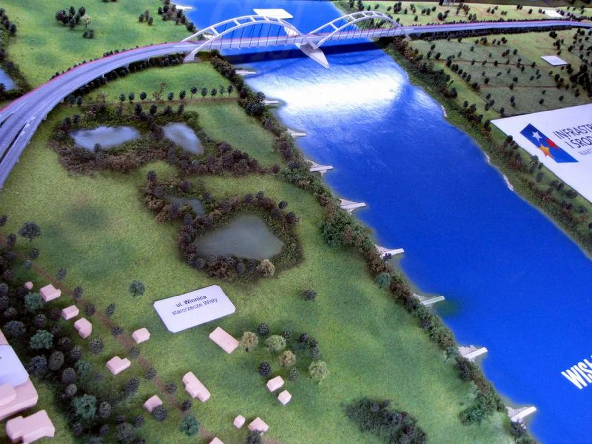 Zanim powstanie nowy most za miliard złotych, władze Torunia chcą postawić tymczasowy za kilka milionów. Miasto zdecydowało, że pilnie potrzebuje przynajmniej "interwencyjnej" przeprawy przez Wisłę. Miałaby ona odciążyć istniejący, wysłużony most, przez który przejeżdża teraz ponad 40 tys. samochodów na dobę i udrożnić ruch na trasie Gdańsk-Łódź.