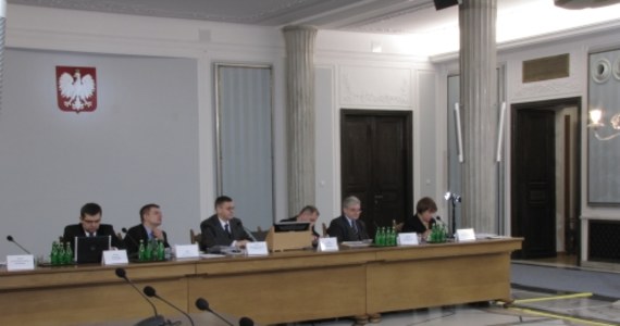 Przed komisją śledczą ds. afery hazardowej staną dziś byli prezesi Totalizatora Sportowego Jacek Kalida i Sławomir Sykucki.