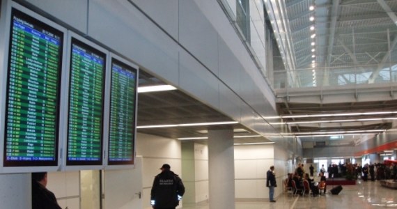W większości portów lotniczych przygotowania do Euro 2012 idą zgodnie z harmonogramem. W tyle pozostaje jedynie Poznań - donosi "Puls Biznesu".
