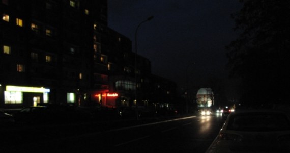 Policja w Mysłowicach bada, kto odpowiada za śmierć 56-letniego mężczyzny potrąconego na nieoświetlonej ulicy. Miejskie latarnie przy 17 ulicach, ze względów oszczędnościowych, zgasły 1 marca.
