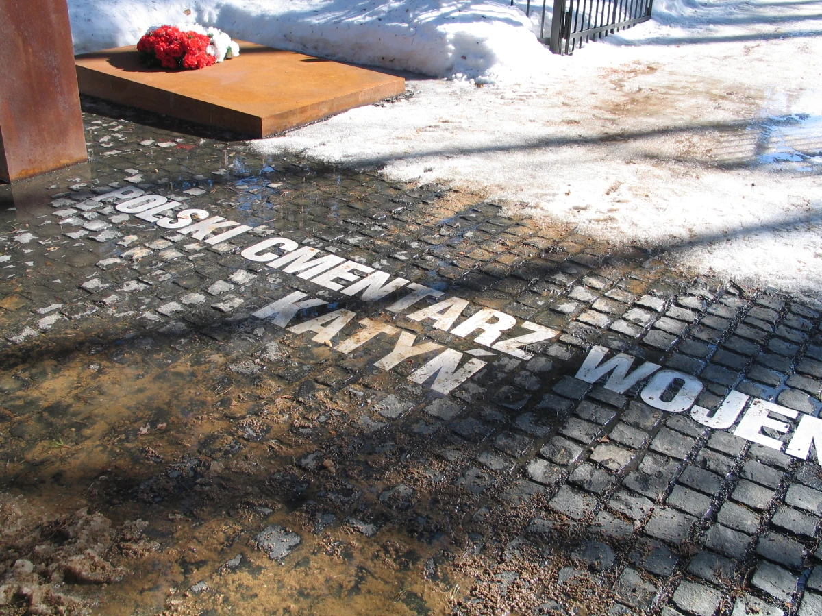 II wojna światowa interesuje młodych Polaków bardziej (45 proc.) niż dzieje PRL (28 proc.) czy historia ostatnich 20 lat (12 proc.). O wynikach badań dra Krzyszotofa Malickiego, socjologa z Uniwersytetu Rzeszowskiego, pisze "Rzeczposolita". W sondażu wzięło udział ponad 5 tysięcy uczniów szkół średnich.