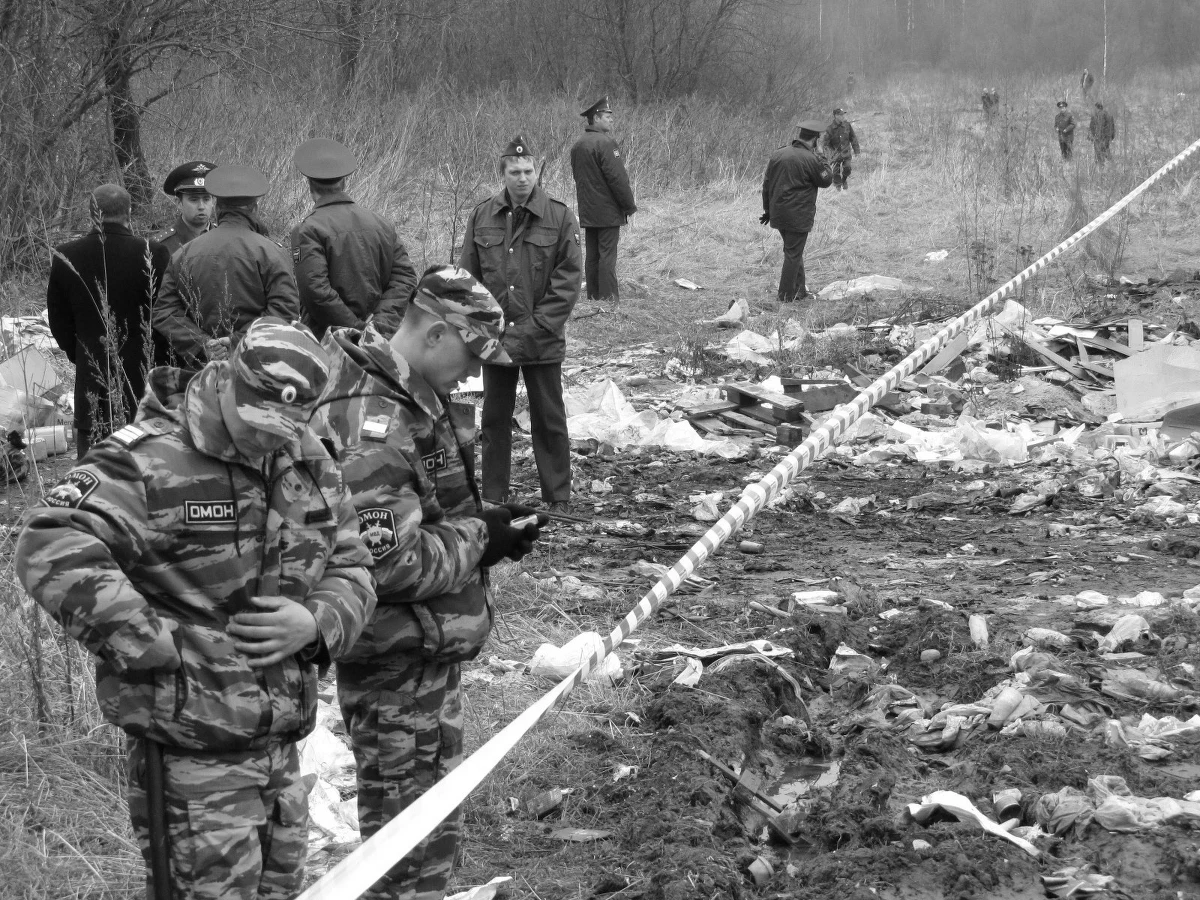 Prezydent Rosji Dmitrij Miedwiediew powołał specjalną komisję do zbadania przyczyn katastrofy polskiego samolotu. Będzie jej przewodniczył premier Rosji Władimir Putin. Prezydent Rosji wysłał także na miejsce wypadku ministra do spraw nadzwyczajnych Siergieja Szojgu.
