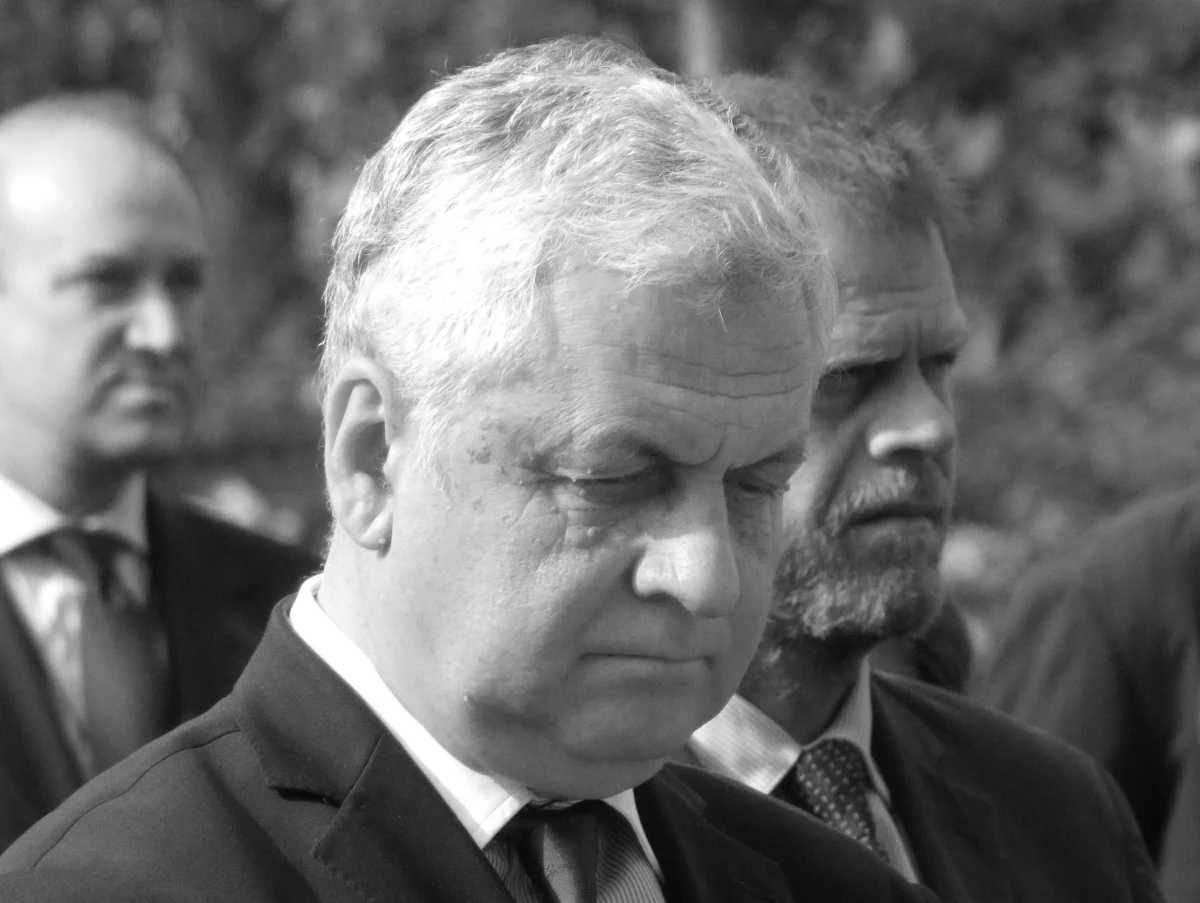 Po katastrofie pod Smoleńskiem już wiele zmieniło się w polsko-rosyjskich relacjach - tak twierdzi ambasador Rosji w Paryżu Aleksander Orłow, który nazywa Katyń "miejscem przeklętym". O tych zmianach świadczą jego zdaniem nie tylko oficjalne reakcje władz w Moskwie, ale również spontaniczne gesty solidarności mieszkańców niezliczonych rosyjskich miast.