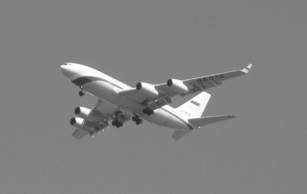 Tuż przed południem na lotnisku Balice koło Krakowa wylądowały samoloty z rosyjską delegacją, w której jest prezydent Dmitrij Miedwiediew. Weźmie on udział w uroczystościach pogrzebowych prezydenta Lecha Kaczyńskiego i jego małżonki Marii.