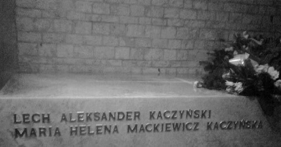 Zdjęcie sarkofagu, w którym spoczęła para prezydencka, opublikował w serwisie twitter Adam Bielan, eurodeputowany i jeden z bliskich współpracowników zmarłego prezydenta Lecha Kaczyńskiego.