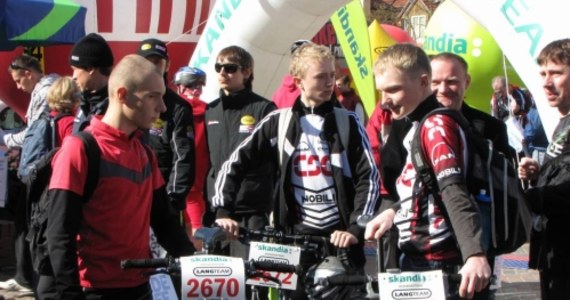 W położonej nad malowniczymi jeziorami Chodzieży rozpoczął się Skandia Maraton Lang Team 2010. To pierwsza edycja cyklu. Jej trasa w ponad 90procentach prowadzi po piaskowych drogach w okolicznych lasach. Z roku na rok wyścig jest coraz popularniejszy. Dziś na starcie stanęło ponad tysiąc rowerzystów.