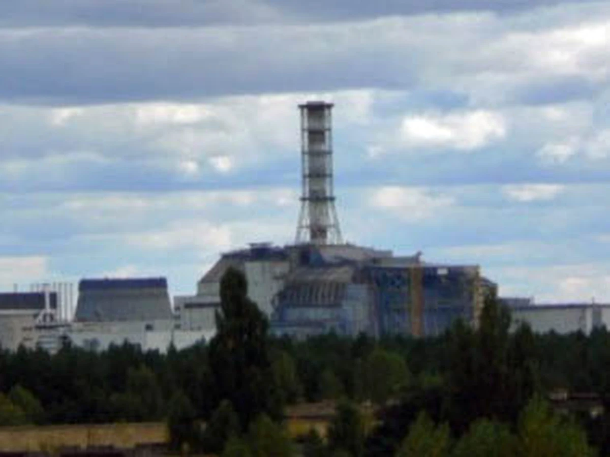 24 lata temu utracona została kontrola w reaktorze bloku IV elektrowni atomowej na Ukrainie. Cały świat usłyszał tę nazwę: Czarnobyl. Do katastrofy doszło na skutek błędu operatora i wyłączenia systemów alarmowych w trakcie przeprowadzania eksperymentów.