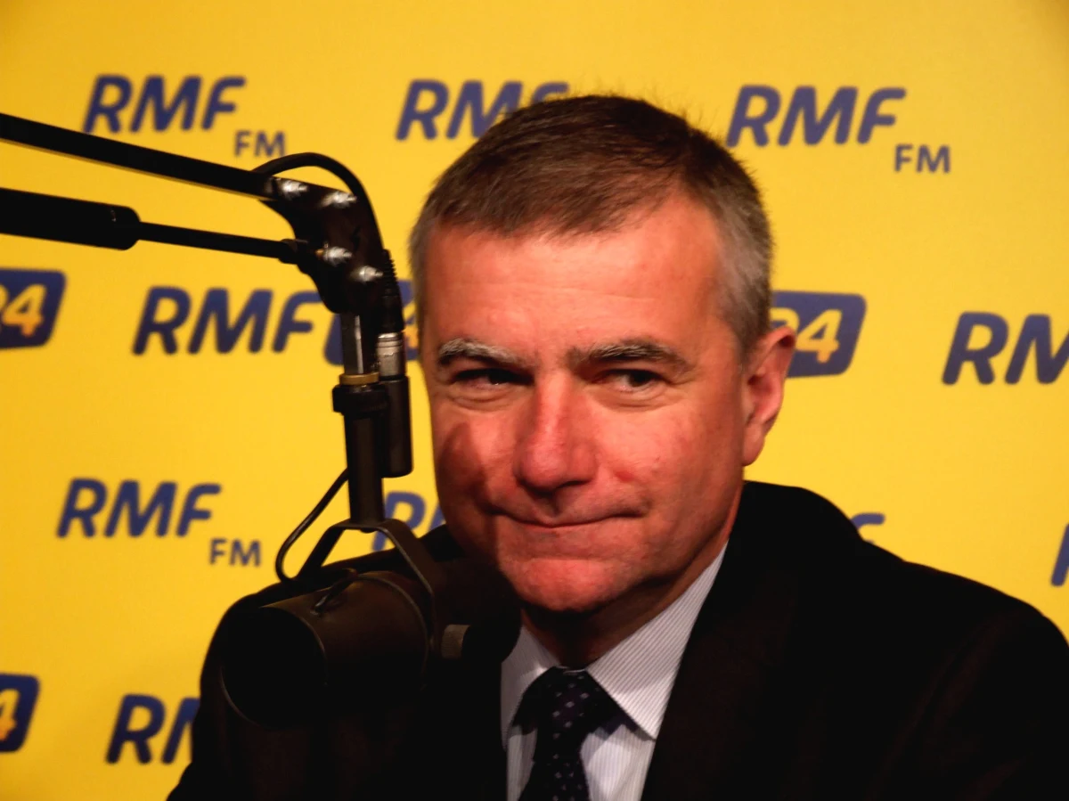 Maszyna, która wróci z remontu, jest bardzo dobra i bardzo sprawna. Jedyną jej wadą jest to, że jest paliwożerna - mówi w Przesłuchaniu w RMF FM Paweł Graś. Zaznacza, że drugi tupolew będzie wciąż woził premiera, a nowe samoloty dla VIP-ów będą jeszcze przed wakacjami. Rzecznik rządu jest zdziwiony, że Edmund Klich tak wcześnie i tak dobitnie stwierdza zaniedbania w MON.