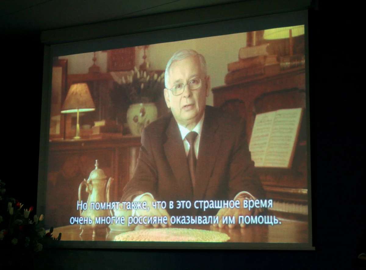 Media w Rosji zwróciły uwagę na przemówienie Jarosława Kaczyńskiego, w którym podziękował on Rosjanom za pomoc i życzliwość po katastrofie pod Smoleńskiem. Przemówienie Kaczyńskiego streściły agencje ITAR-TASS i Rosbałt. Obie odnotowały też, że szef PiS kandyduje w wyznaczonych na 20 czerwca wyborach prezydenckich w Polsce.