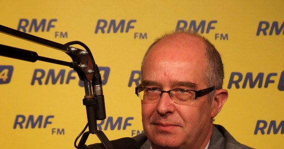 Zbieramy dane. Sprawdzimy, czy piloci byli odporni na presję - mówi Andrzej Seremet w Kontrwywiadzie RMF FM. Prokurator generalny zaznacza, że w tej chwili możemy wykluczyć zamach przy użyciu broni konwencjonalnej. (...) Samolot do momentu zderzenia z drzewem był całkowicie sprawny. Zapowiada, że śledczy przesłuchają Jarosława Kaczyńskiego i zapytają go o treść ostatniej rozmowy z bratem.