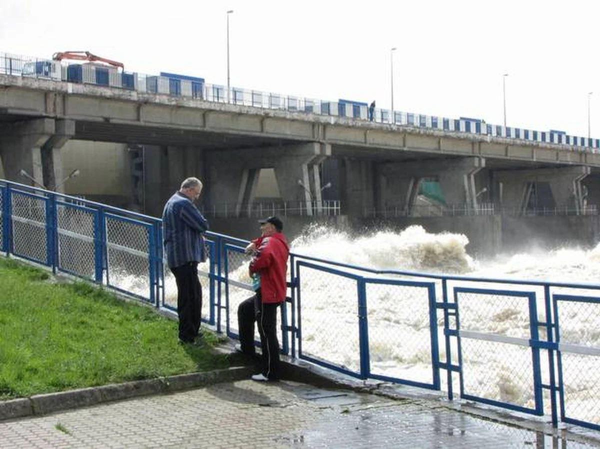 Ponad 400 osób ewakuowano z miejscowości Dobiegniewo i Smólnik niedaleko Włocławka w Kujawsko-Pomorskiem. Trwa też ewakuacja czterech innych miejscowości.