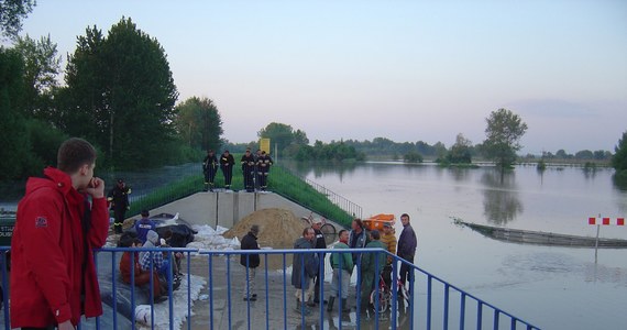 Prawie 90 procent nadwiślańskiej gminy Wilków na Lubelszczyźnie znalazło się pod wodą. Sytuacja nadal jest bardzo niebezpieczna, bo na wały lokalnej rzeki Chodelki napiera woda, która wylała się z Wisły.