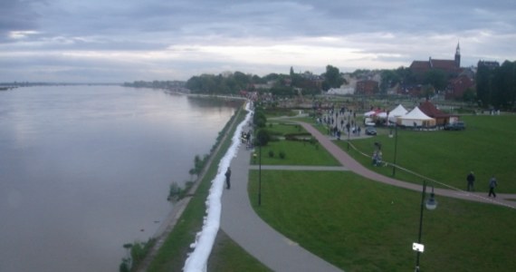 Fala powodziowa na Wiśle przepływa przez Pomorze i zbliża się do Bałtyku. Na szczęście poziom rzeki jest niższy, niż zakładano. Najniebezpieczniejszym miejscem jest Tczew, gdzie budynki mieszkalne stoją najbliżej Wisły.