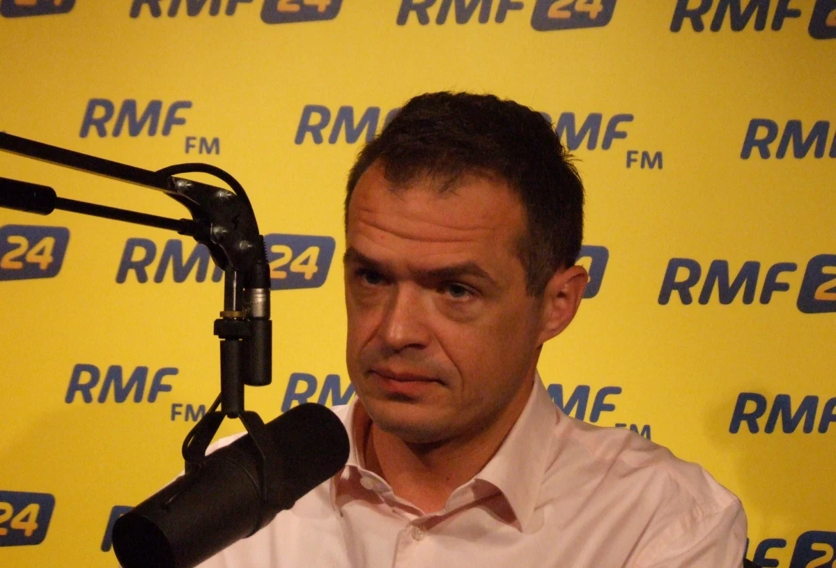 Już wielu polityków lewicowych dało sygnał poparcia dla Komorowskiego. (…) Jeśli nie wygramy w pierwszej turze, to będzie potrzebna wielka mobilizacja jasnej części Polski, żeby obronić kraj przed recydywą Kaczyńskiego - powiedział w Kontrwywiadzie RMF FM Sławomir Nowak. Szef sztabu wyborczego Komorowskiego chciałby, by w ewentualnej drugiej turze wyborów kandydata PO poparł Włodzimierz Cimoszewicz. To moje małe marzenie - zaznaczył.