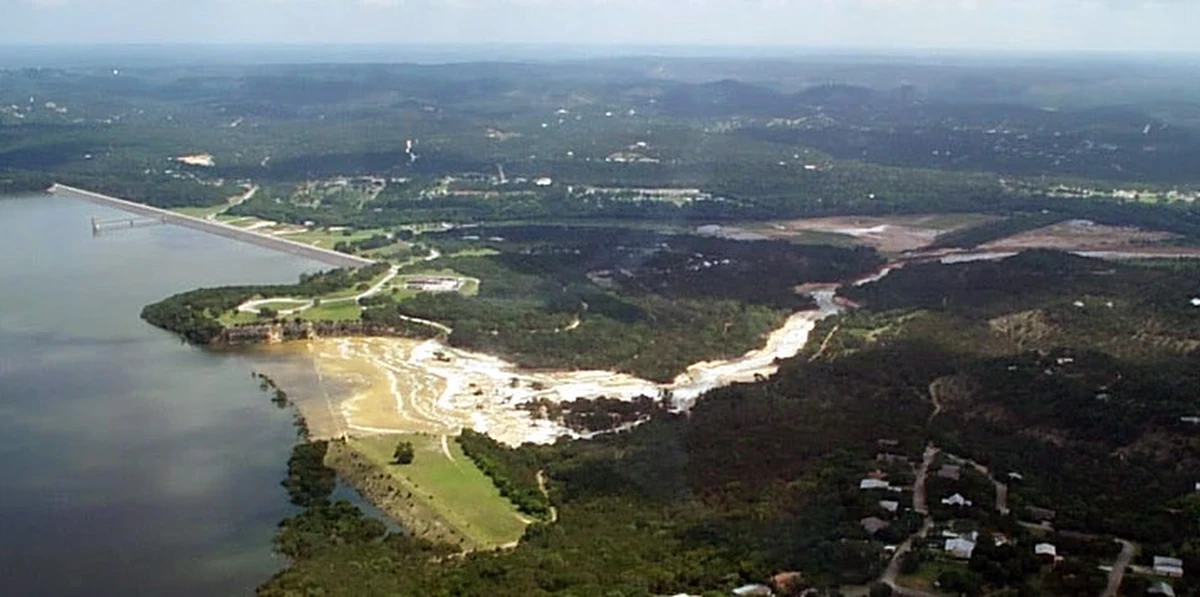 Wielki Kanion rzeki Kolorado nie musiał powstawać przez miliony lat, jak dotąd przypuszczano. Najnowsze badania naukowców z California Institute of Technology i Texas State University wskazują na to, że mogło to trwać zaledwie... kilka dni. Potrzebna była "tylko" wyjątkowo potężna powódź.