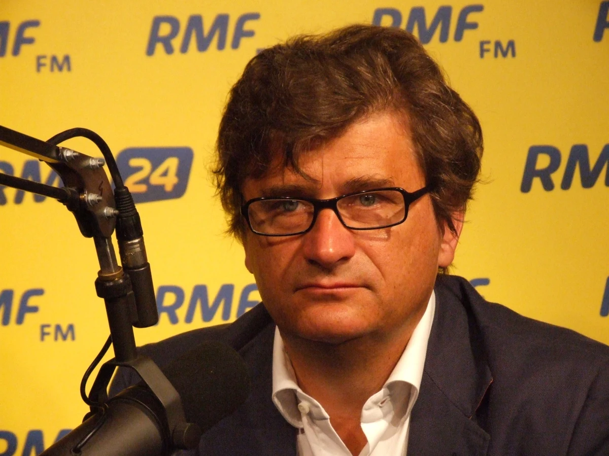 Poparcie Cimoszewicza tylko zaszkodziło Komorowskiemu, podobnie będzie z poparciem Kwaśniewskiego. Nic nam nie da, a tylko wkurzy wyborców lewicy - mówi gość Kontrwywiadu RMF FM Janusz Palikot. Poseł PO zaznacza, że Komorowski zaczął już treningi przed debatą. Pomagają mu osoby z Kancelarii Premiera.