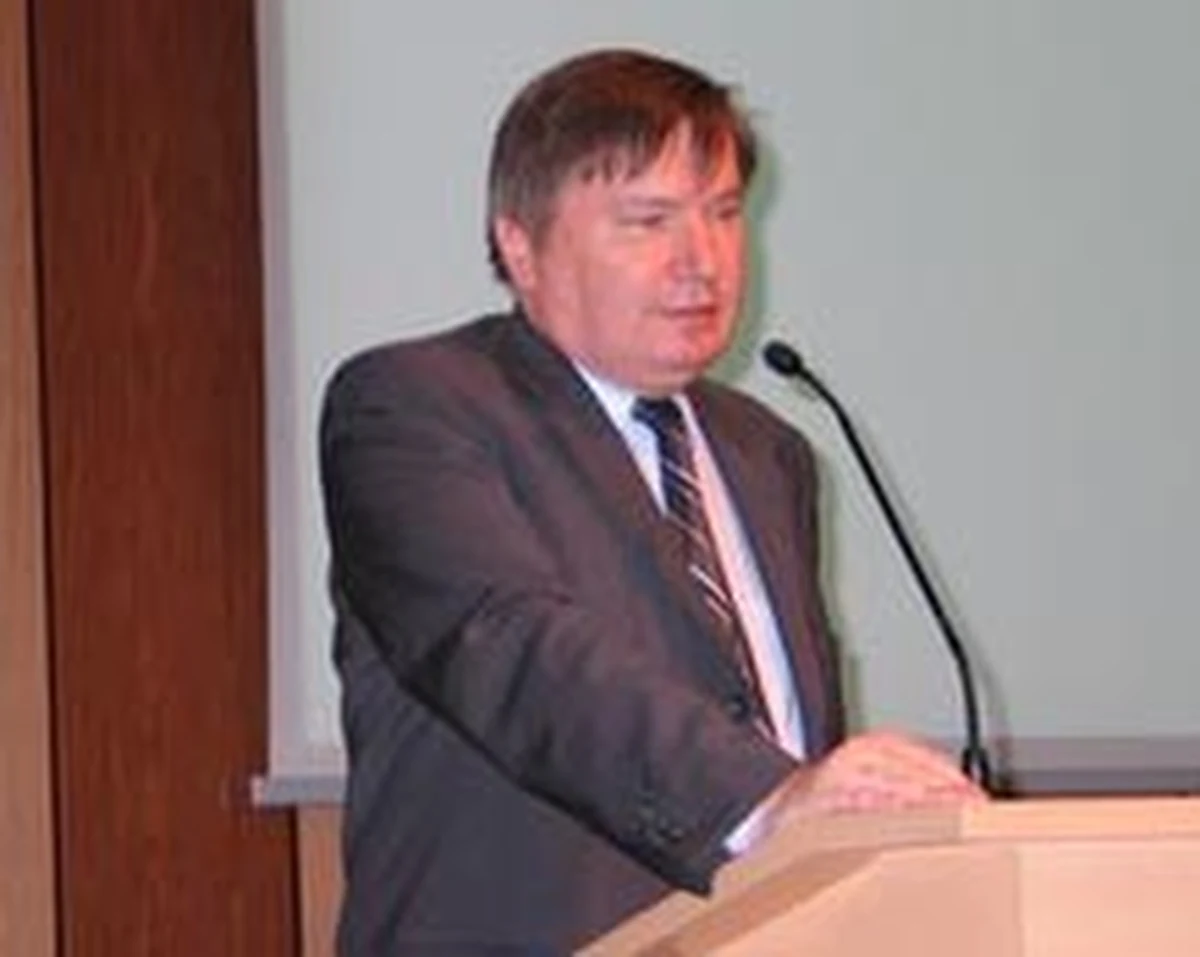 Według wstępnych szacunków straty po powodzi przekroczyły 10 miliardów złotych - poinformował w Senacie szef MSWiA. Jerzy Miller zaznaczył, że tak wysoki bilans strat oznacza, że Polska otrzyma dotację z europejskiego Funduszu Solidarności.