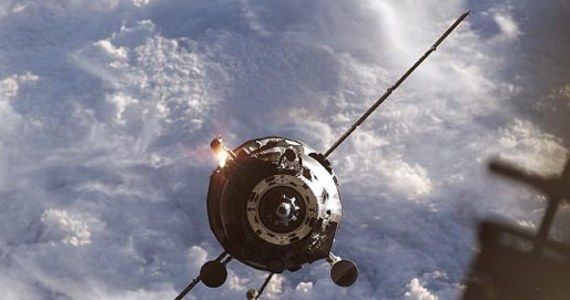 Bezzałogowy rosyjski statek kosmiczny Progress M06-M nie zdołał zacumować do Międzynarodowej Stacji Kosmicznej. Po raz pierwszy w historii ISS nie udało się zacumować statku towarowego w trybie manualnym. Progress miał dostarczyć na ISS ponad 2,6 tony ładunku, w tym żywność, wodę, paliwo i różne urządzenia.