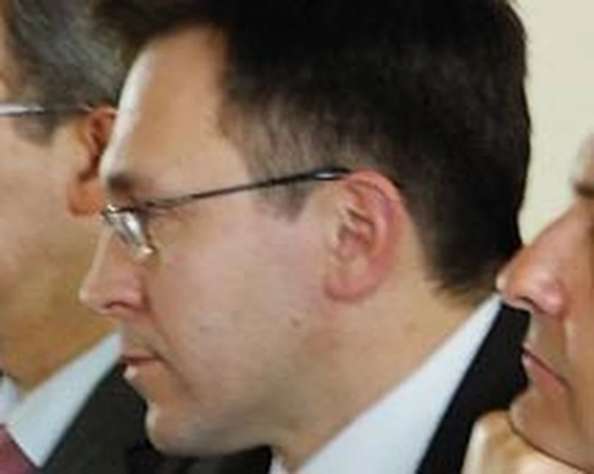 Refundacja in vitro, dopłaty do biletów kolejowych i podwyżki dla nauczycieli - to tylko niektóre z przedwyborczych obietnic. Gość Faktów RMF FM Krzysztof Rybiński sprowadza na ziemię polityków i tych, którzy uwierzyli w te zapewnienia. Zdaniem ekonomisty w budżecie naszego kraju nie ma pieniędzy na ich spełnienie.