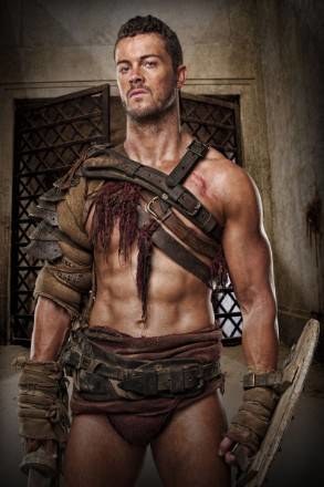 Zdjęcie ilustracyjne Spartakus: Krew i piach odcinek 8 "Symbol braterstwa"
