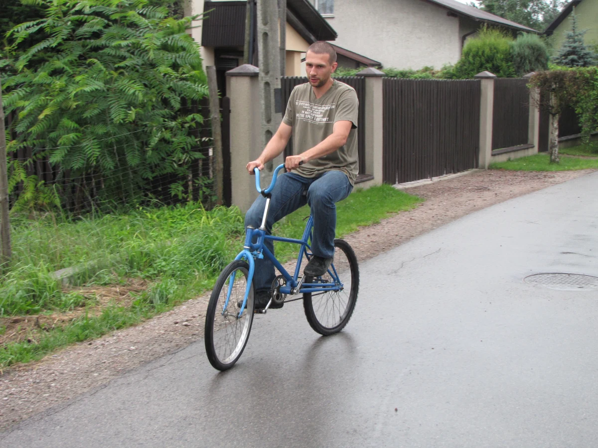 Ostatnie 164 kilometrów pokonają dziś kolarze ścigający się w 67. wyścigu Tour de Pologne. Start w Nowym Targu, meta w Krakowie. W peletonie zauważycie wielu świetnych zawodników na rowerach będących najwyższym osiągnięciem techniki. Reporter RMF FM Maciej Grzyb odnalazł jednak rower, który byłby zaskoczeniem nawet dla najlepszych kolarzy.