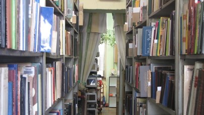 Ciężkie gazety i książki zagrażają stropom poznańskiej biblioteki