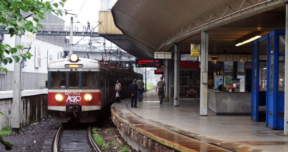 Modernizacja i budowa dworców kolejowych przebiegają zgodnie z planami - tak rzecznik Grupy PKP Łukasz Kurpiewski odniósł się do raportu Najwyższej Izby Kontroli. Według NIK budowa dworców na EURO 2012 się opóźnia.