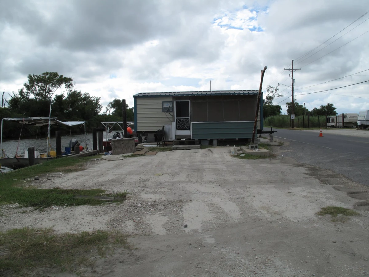 Opuszczone osiedla, zniszczone drogi czy wioski, w których zostało po kilku mieszkańców. Pięć lat po przejściu huraganu Katrina okolice Nowego Orleanu wciąż wyglądają tak, jakby żywioł pojawił się tam wczoraj.