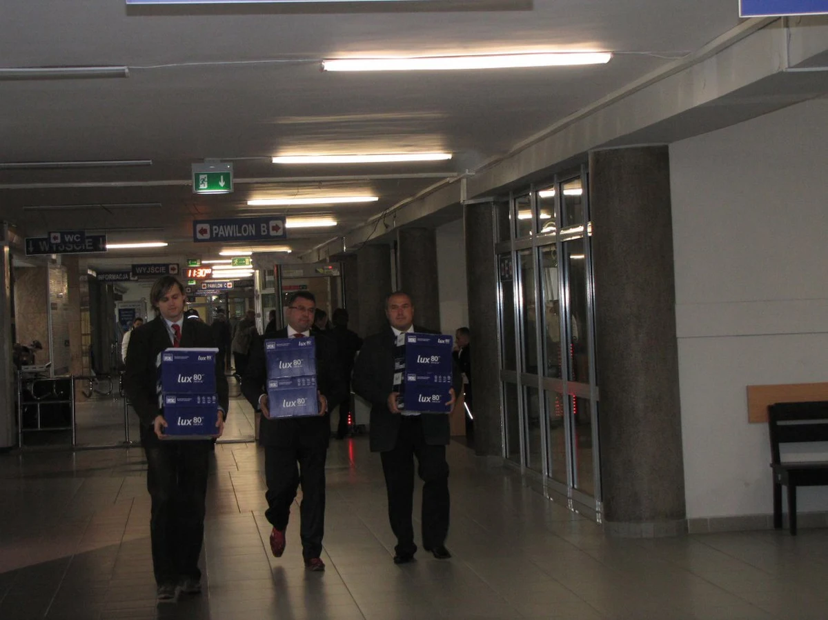 Ponad 9 milionów złotych żądają od Skarbu Państwa powodzianie z Sandomierza i Tarnobrzega. Do Sądu Okręgowego w Krakowie wpłynął pozew zbiorowy tych, którym wielka woda zniszczyła domy i zakłady pracy.