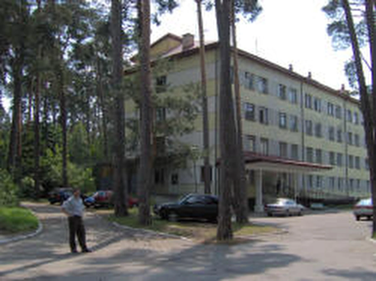 Przez wiele lat z powodu przepisów o ochronie przyrody nie mogła ruszyć budowa obwodnicy Augustowa. Teraz z powodu przepisów o uzdrowiskach tamtejszy szpital nie może wybudować lądowiska dla śmigłowca Lotniczego Pogotowia Ratunkowego.