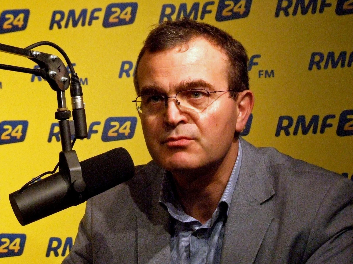 Był szef 36. Specjalnego Pułku Lotnictwa Transportowego jest zbulwersowany faktem, że wrak tuplewa wciąż leży pod gołym niebem: "To, że szczątki rdzewieją, uniemożliwi weryfikację pojawiających się w śledztwie koncepcji". Pułkownik Tomasz Pietrzak w Przesłuchaniu w RMF FM zaznacza, że "embraery to nietrafiona i kosztowna inwestycja. To mistrzostwo w wydawaniu pieniędzy".